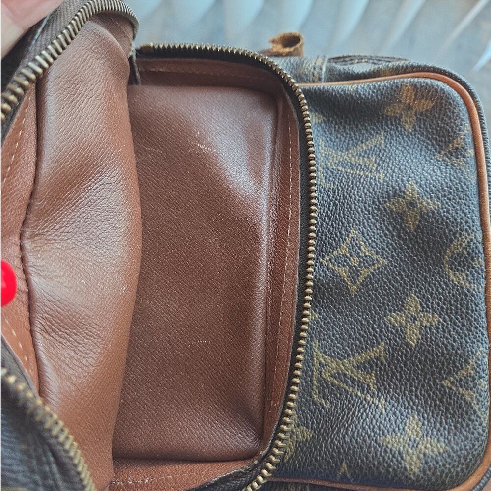 Louis Vuitton Monogram Amazone Canvas Crossbody Bag (Vintage, Adjustable Strap) - Picture 6 of 8
